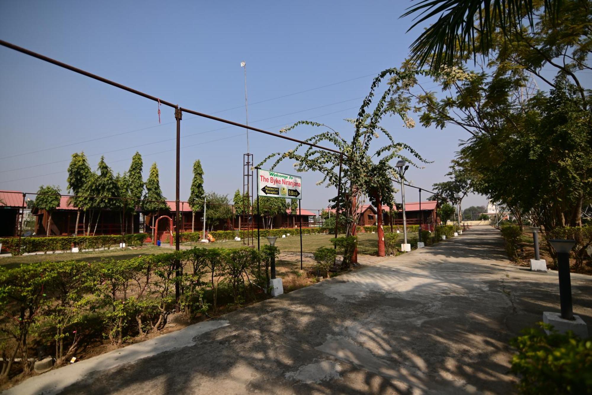 Hotel The Byke Niranjana Gaya Exteriér fotografie